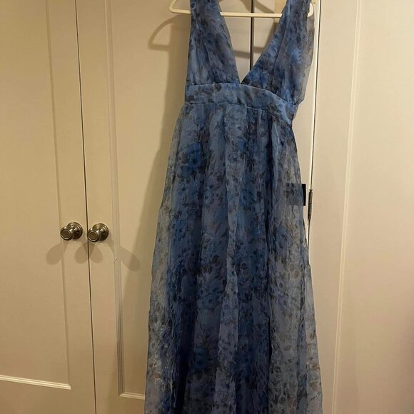 NWT Lulus Garden of Passion Blue Floral Print Organza Maxi Dress - Size Medium - Picture 3 of 3